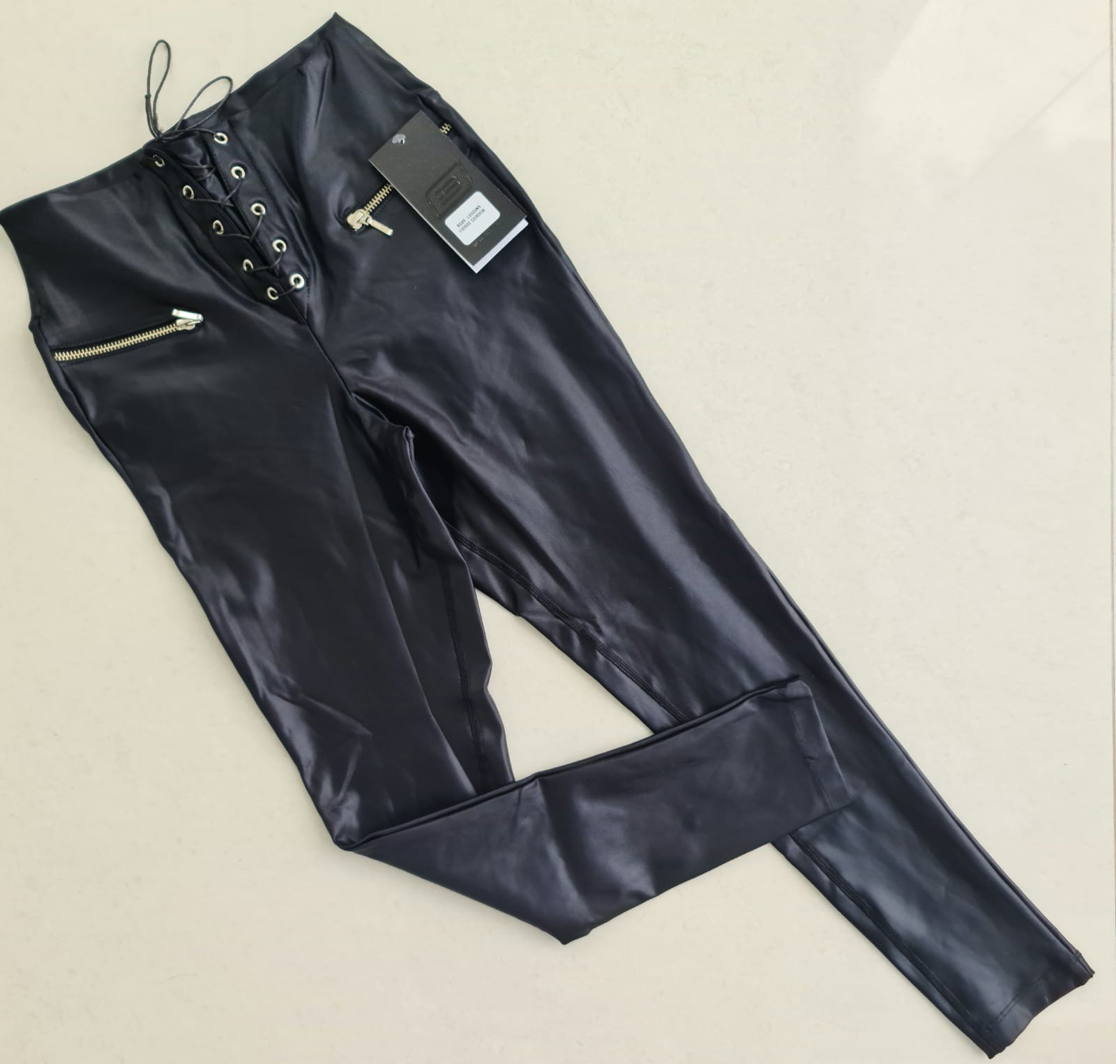 LEGGING COLOMBIANO CASUAL EFECTO CUERO GLOSSY NEGRO BRANDFIT